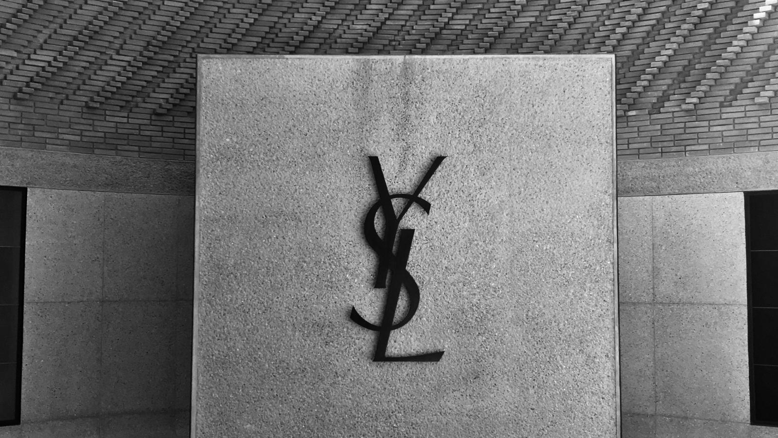 Une exposition anniversaire hors normes : Yves Saint-Laurent aux Musées
